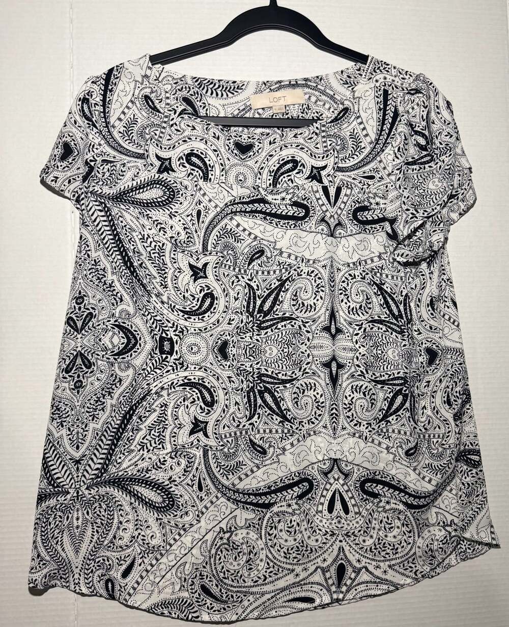 LOFT Paisley Blouse Size M Black White Short Sleeve Pullover Top